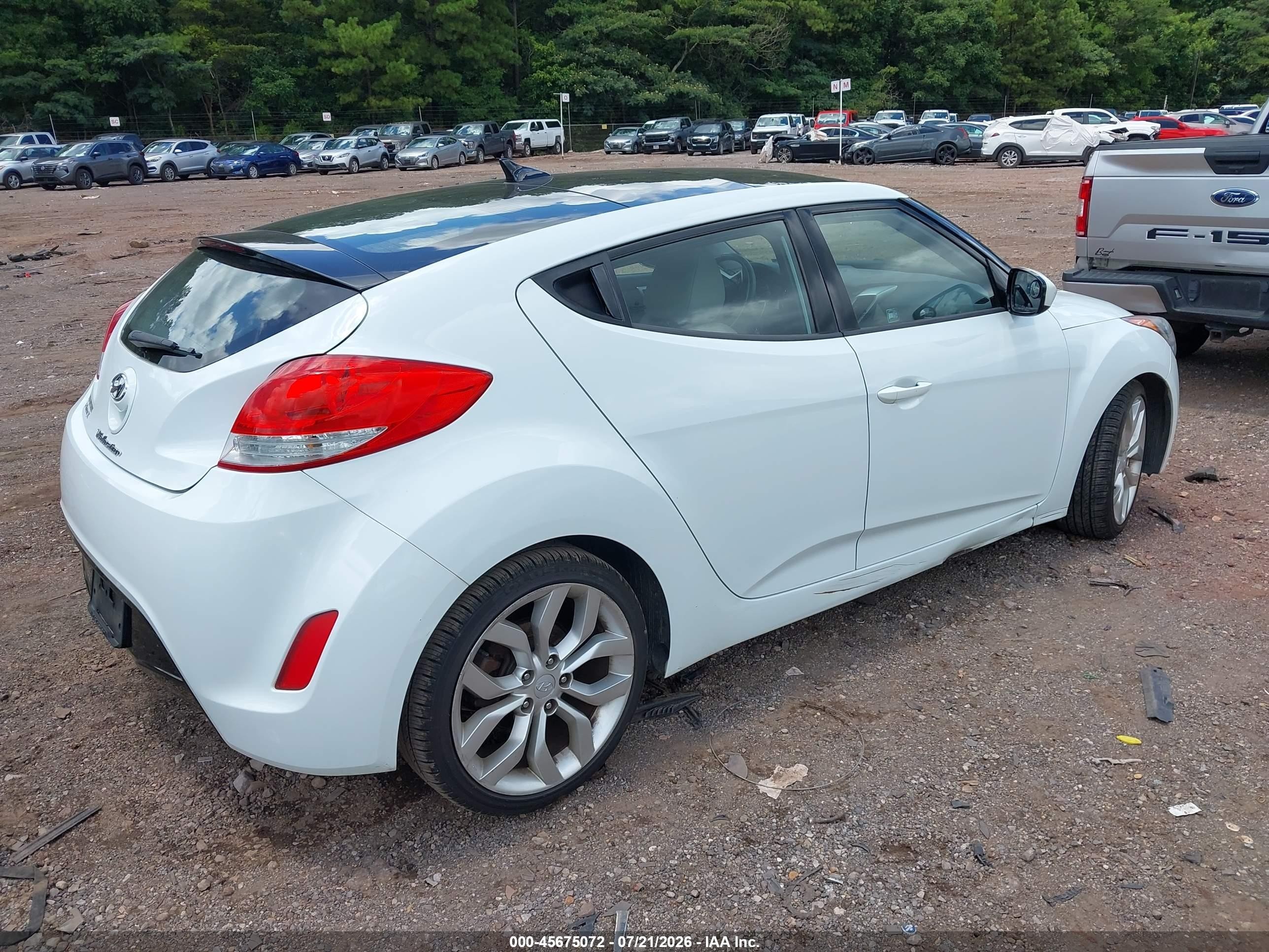 2012 Hyundai Veloster Base W/gray White vin: KMHTC6AD7CU069527