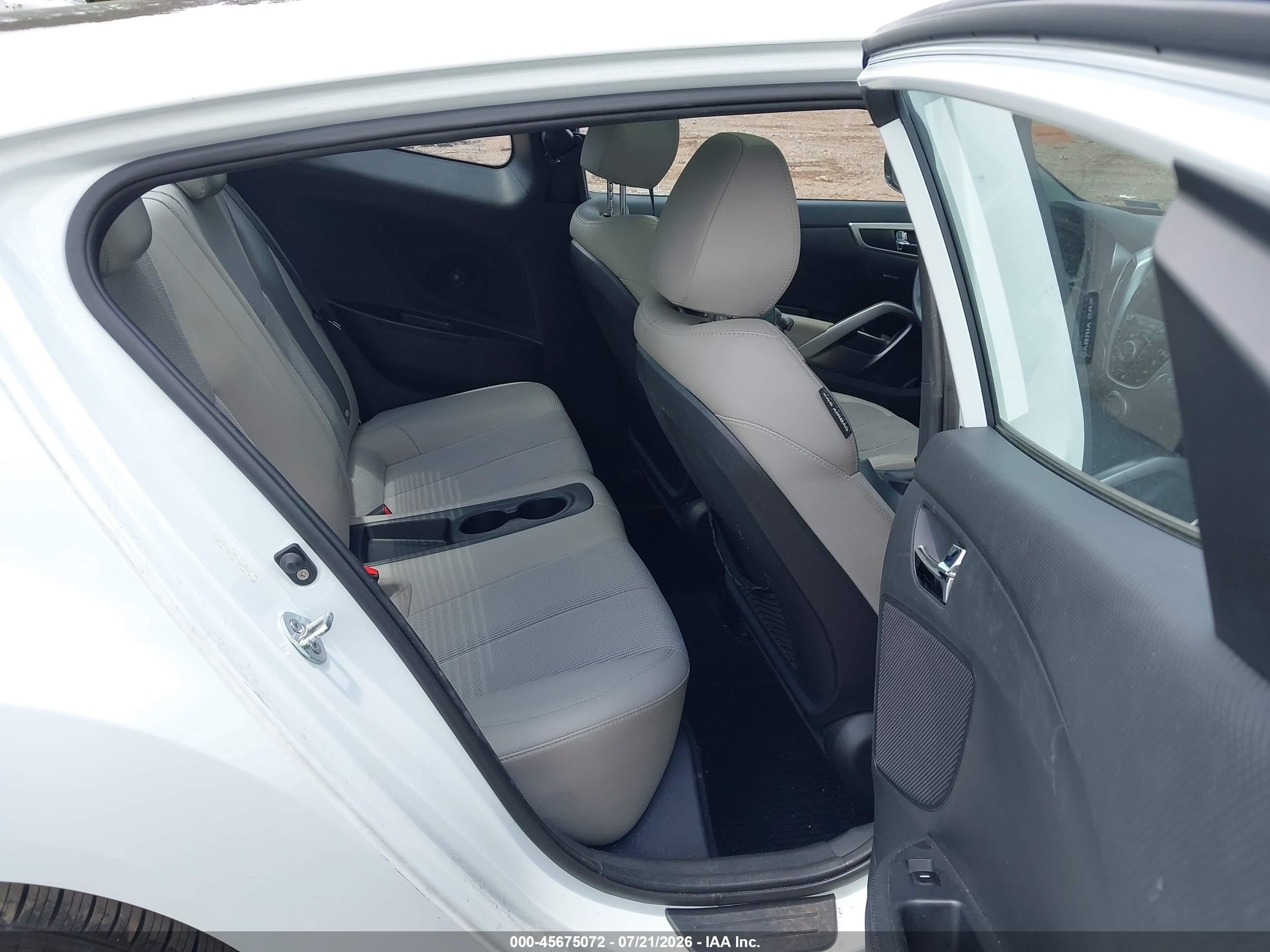 2012 Hyundai Veloster Base W/gray White vin: KMHTC6AD7CU069527