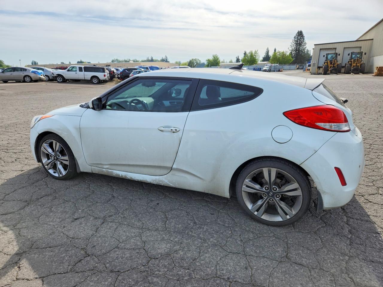 2013 Hyundai Veloster Base White vin: KMHTC6AD7DU085356