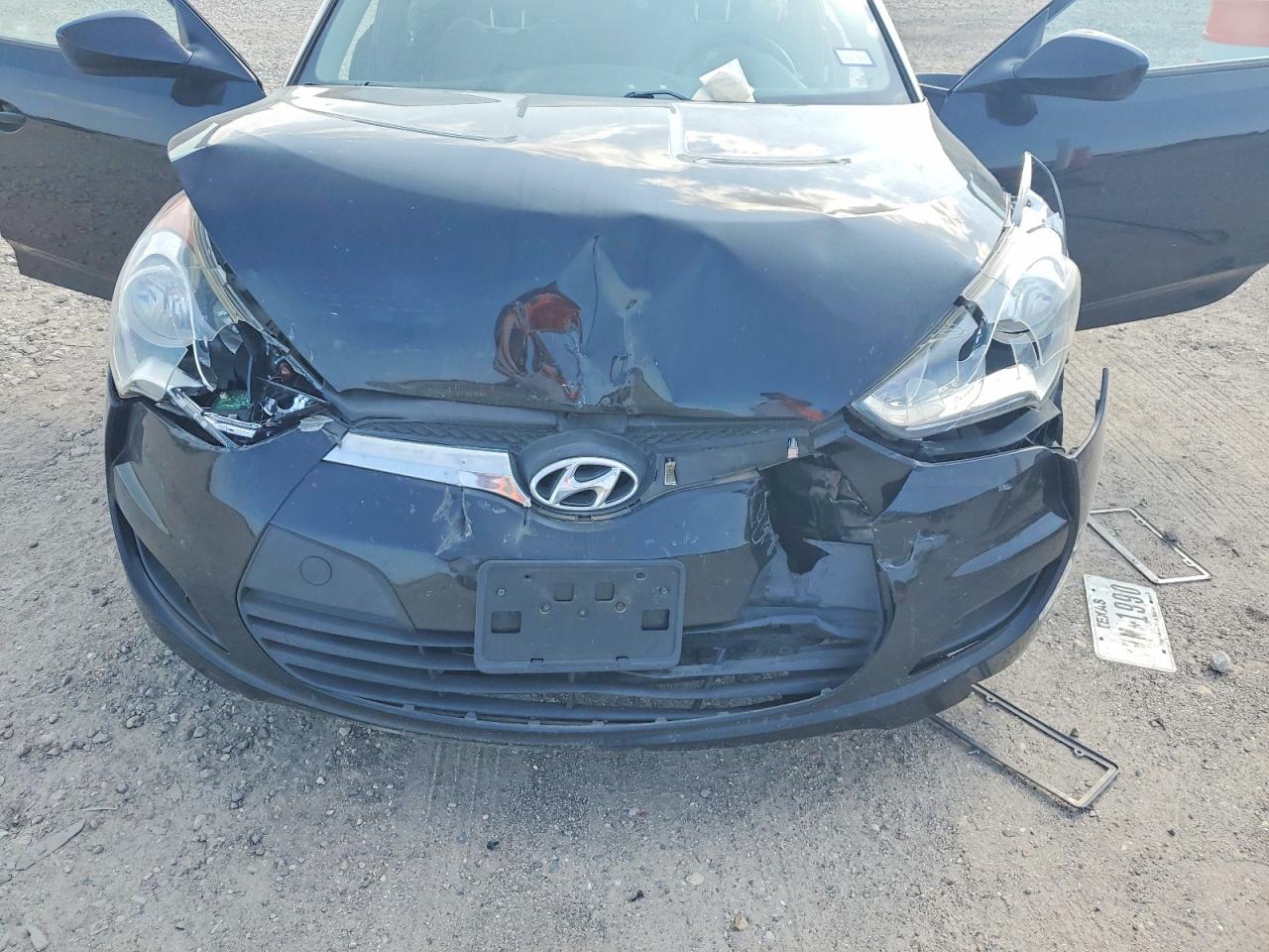 2013 Hyundai Veloster Base Black vin: KMHTC6AD7DU086197