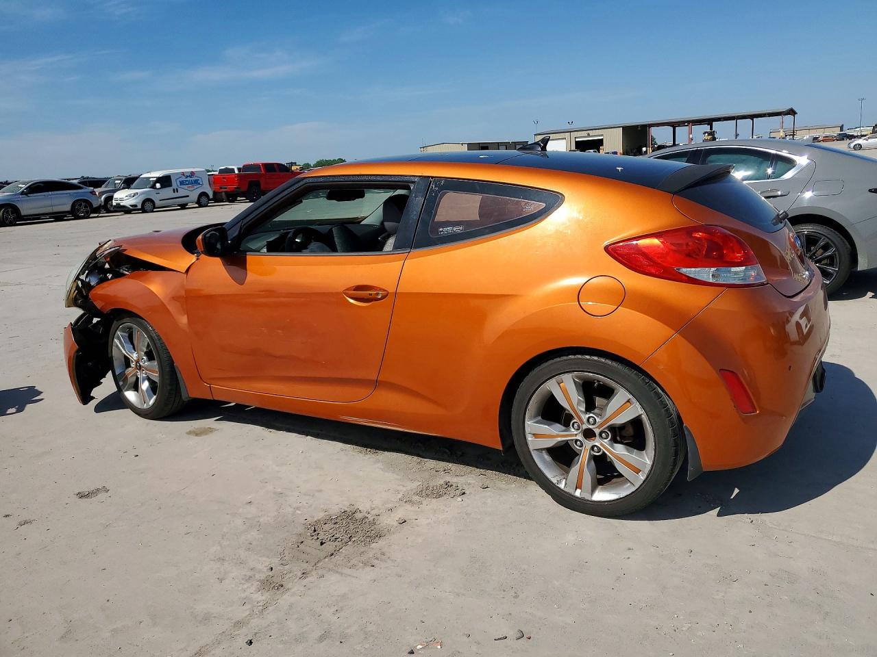 2013 Hyundai Veloster Base Orange vin: KMHTC6AD7DU086958