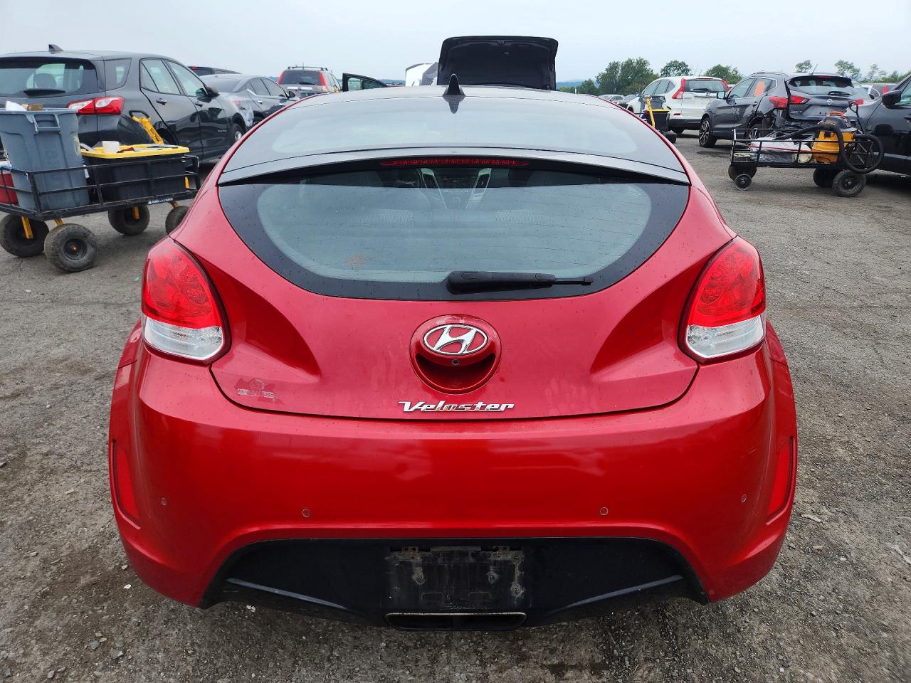 2013 Hyundai Veloster Base Red vin: KMHTC6AD7DU093991