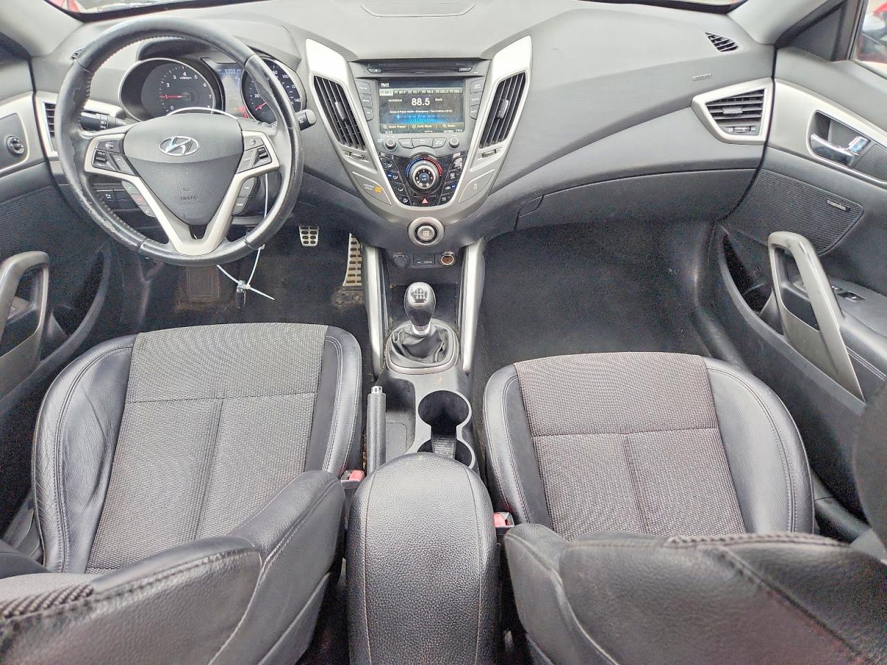 2013 Hyundai Veloster Base Red vin: KMHTC6AD7DU093991