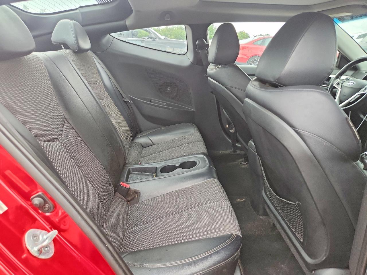2013 Hyundai Veloster Base Red vin: KMHTC6AD7DU093991