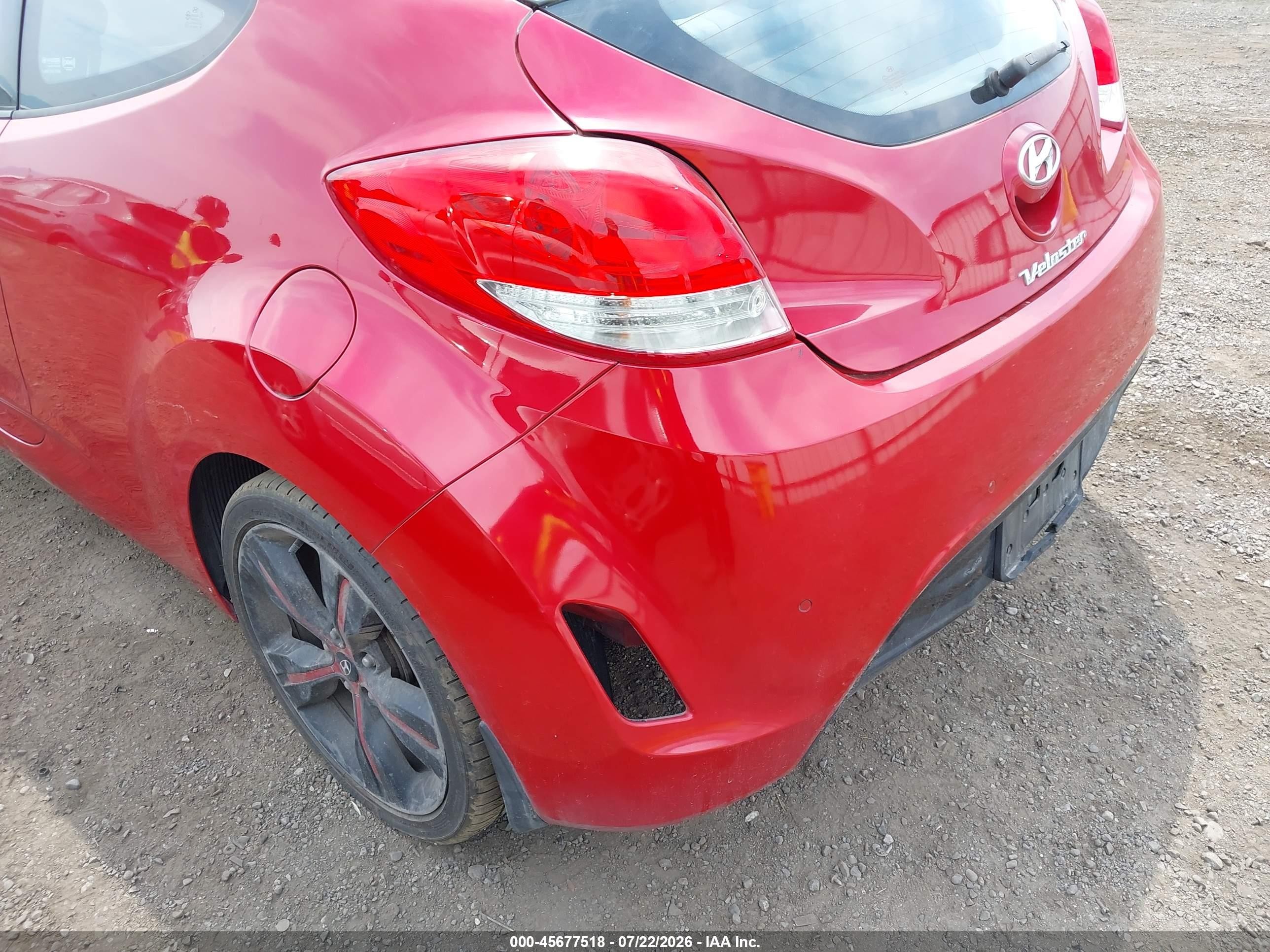 2013 Hyundai Veloster Base W/gray Red vin: KMHTC6AD7DU103077