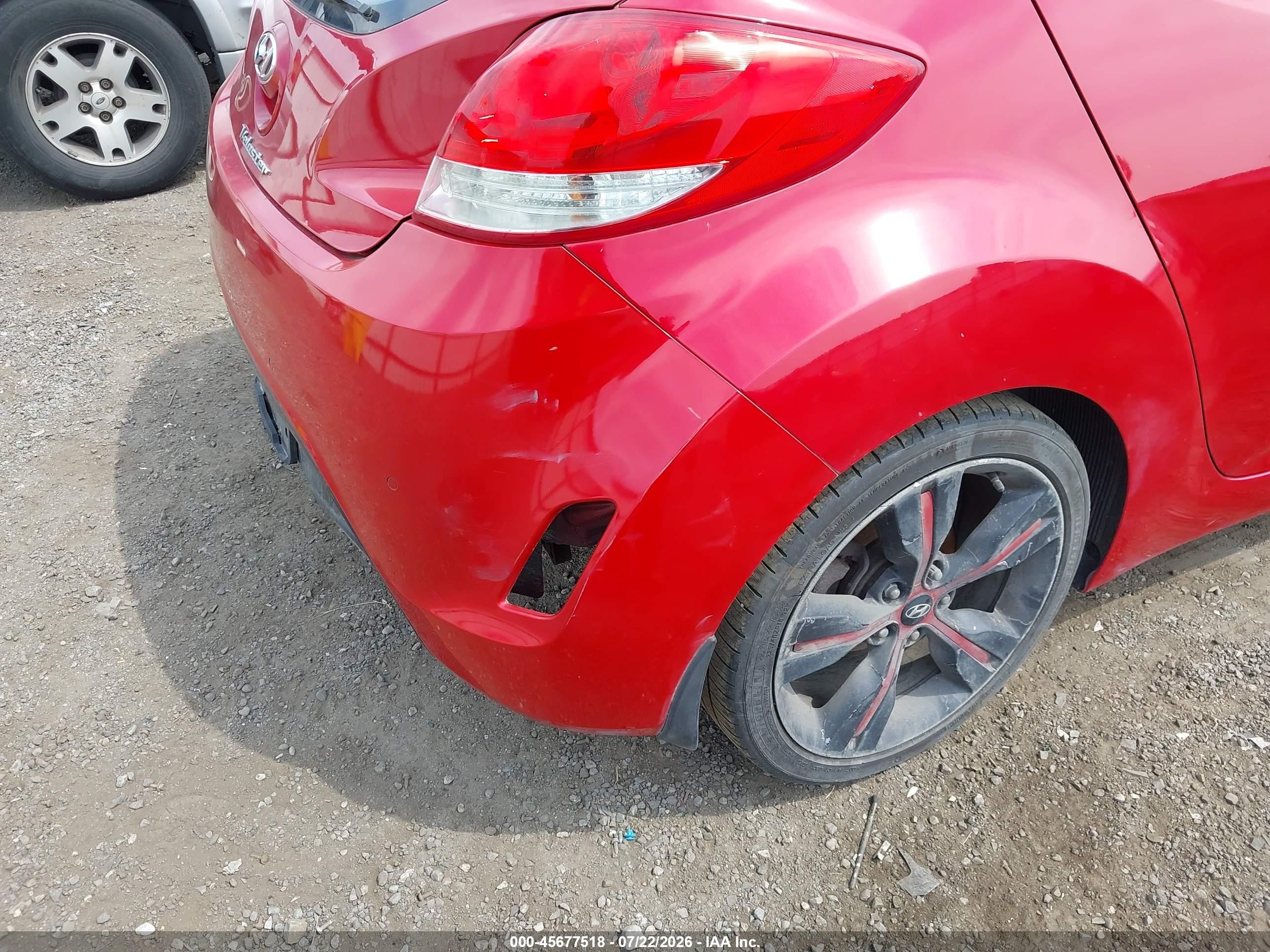 2013 Hyundai Veloster Base W/gray Red vin: KMHTC6AD7DU103077