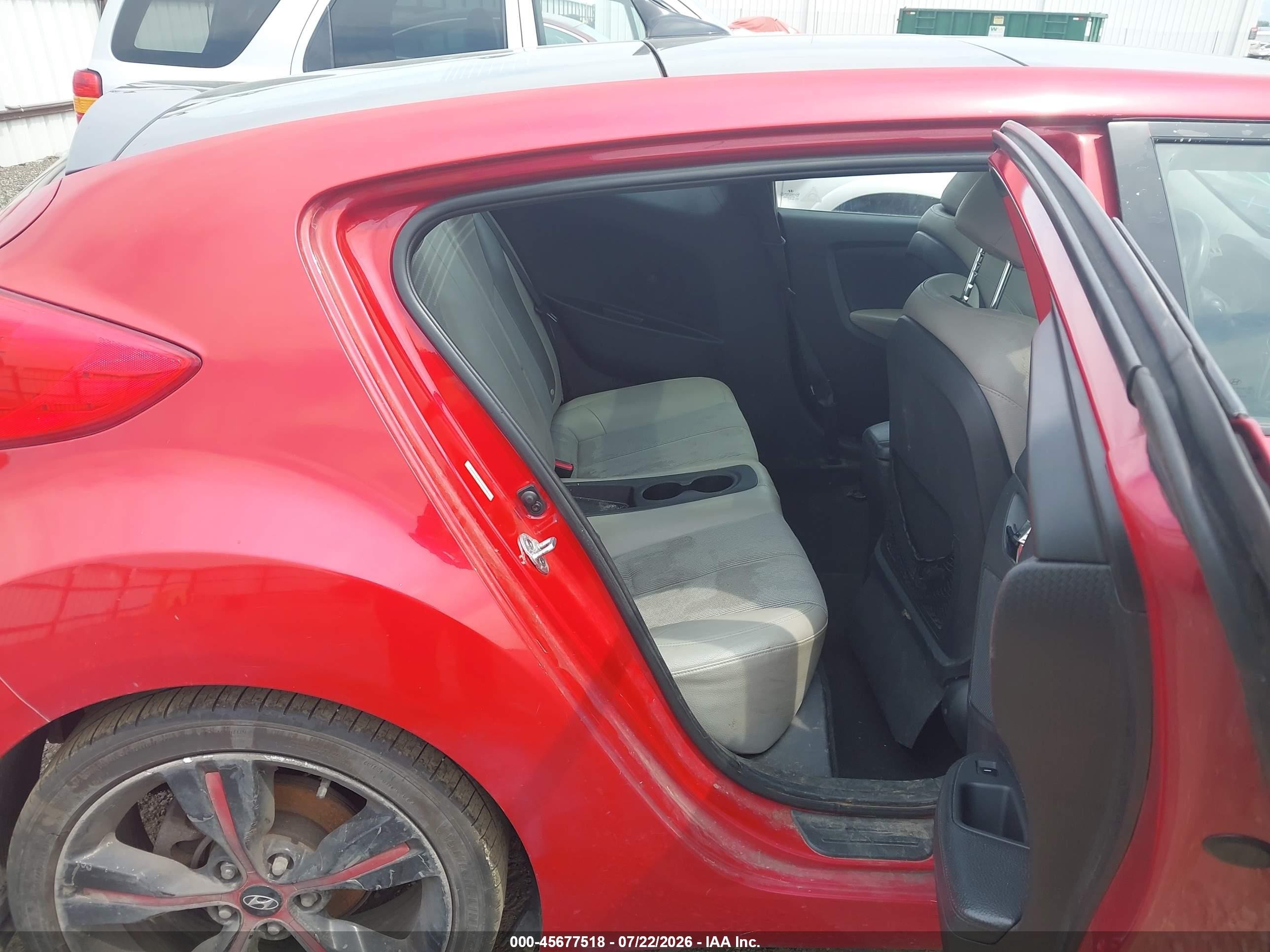 2013 Hyundai Veloster Base W/gray Red vin: KMHTC6AD7DU103077