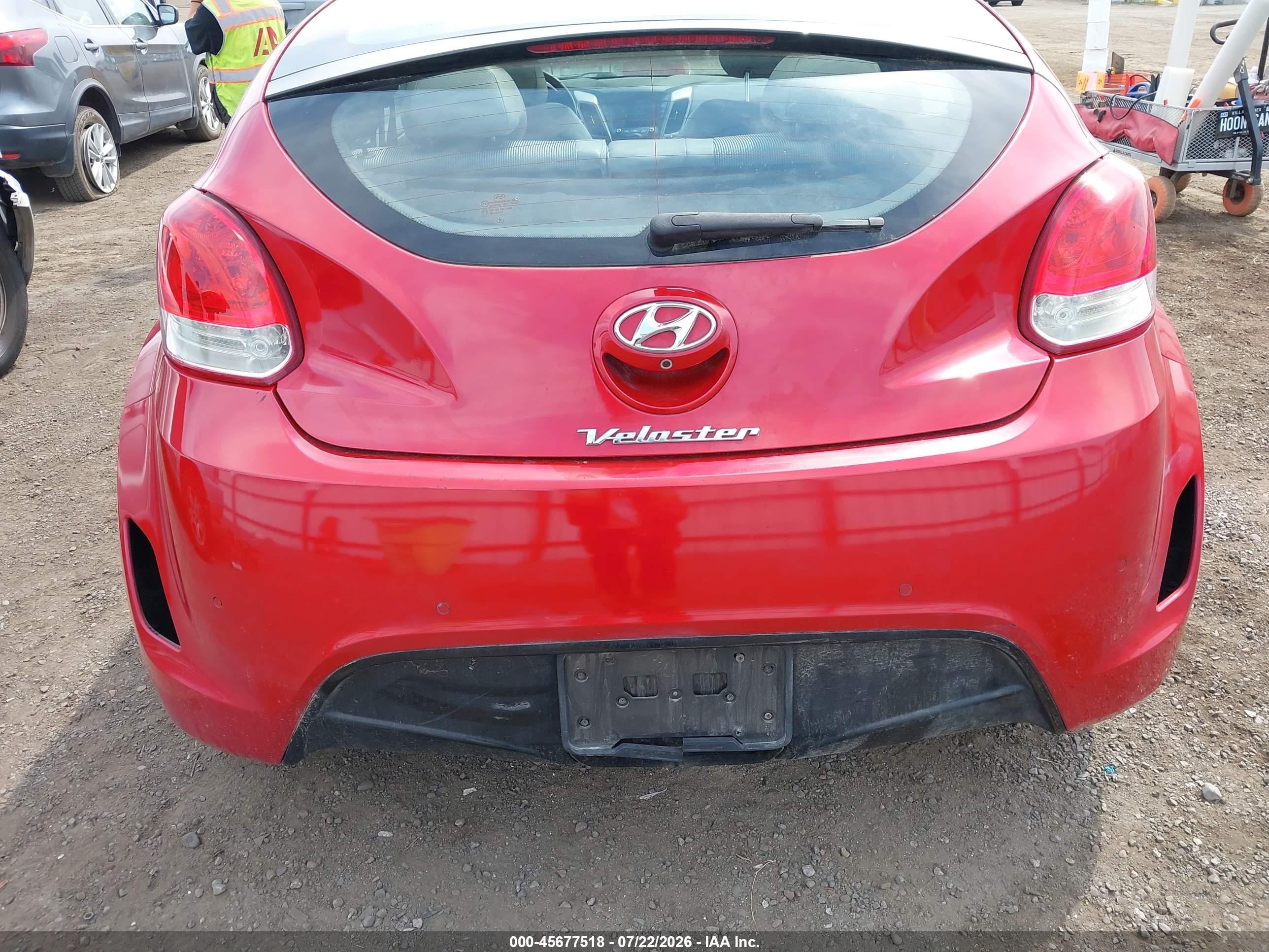 2013 Hyundai Veloster Base W/gray Red vin: KMHTC6AD7DU103077