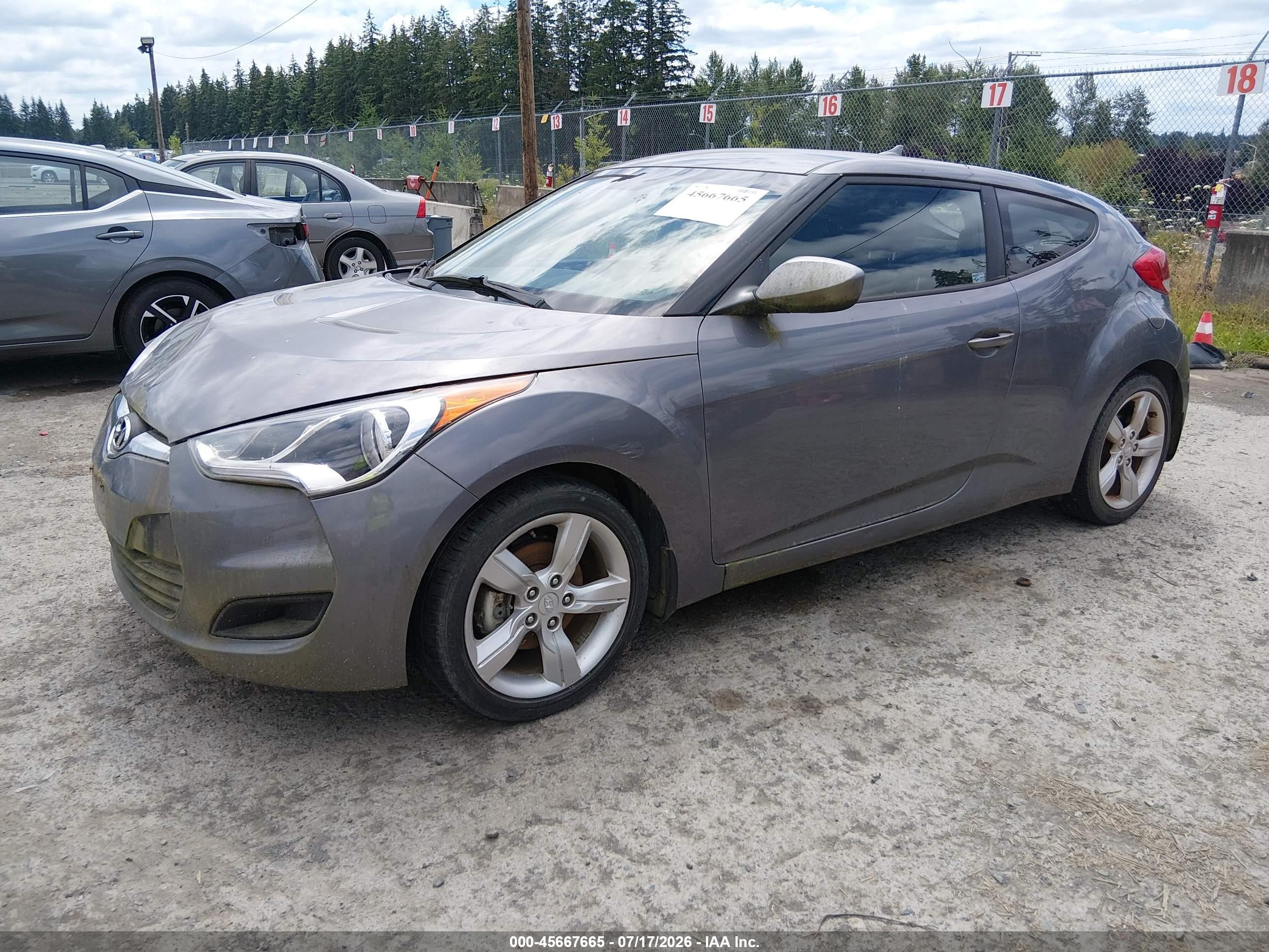 2013 Hyundai Veloster Base W/black Gray vin: KMHTC6AD7DU103192