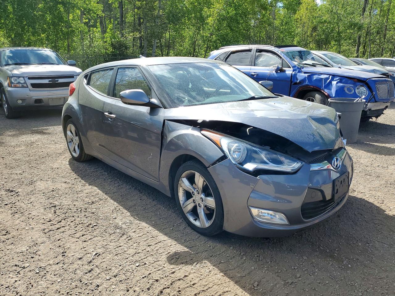 2013 Hyundai Veloster Base Gray vin: KMHTC6AD7DU109252