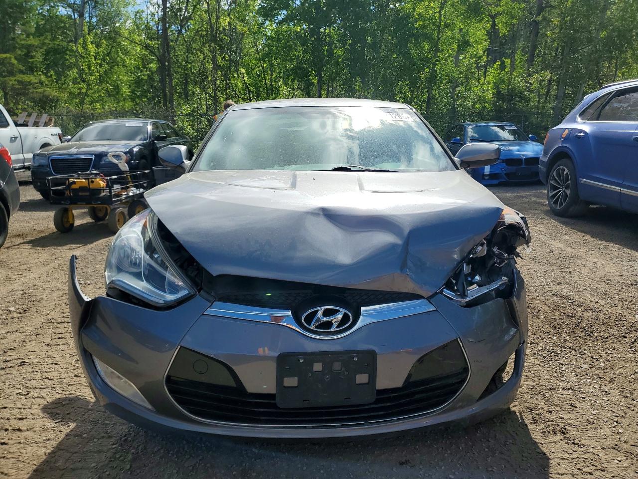 2013 Hyundai Veloster Base Gray vin: KMHTC6AD7DU109252