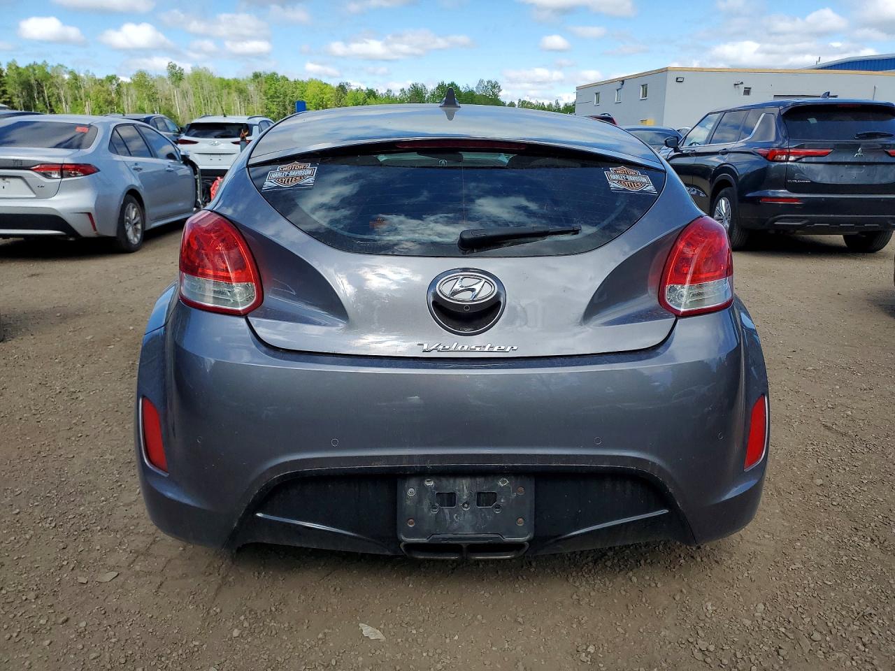 2013 Hyundai Veloster Base Gray vin: KMHTC6AD7DU109252