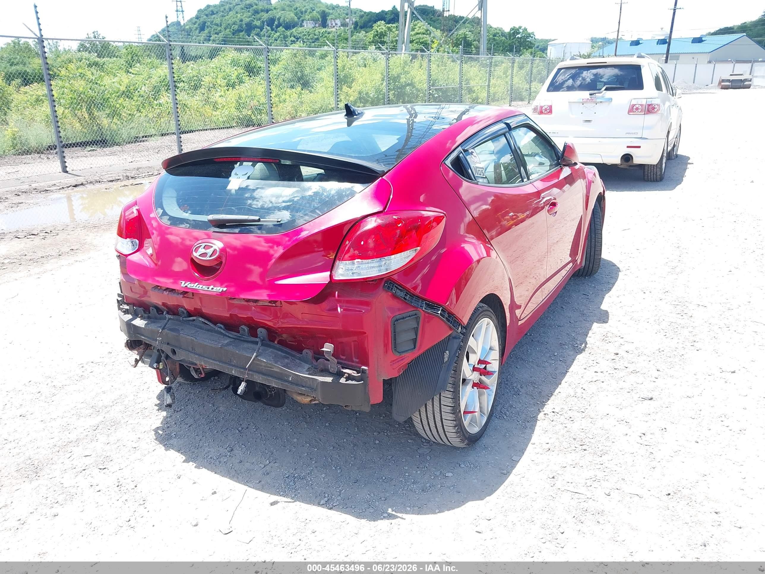 2013 Hyundai Veloster Base W/gray Red vin: KMHTC6AD7DU116945