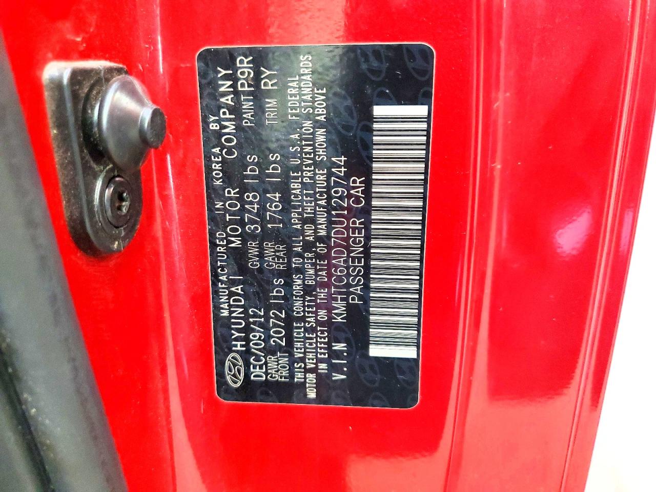 2013 Hyundai Veloster Base Red vin: KMHTC6AD7DU129744