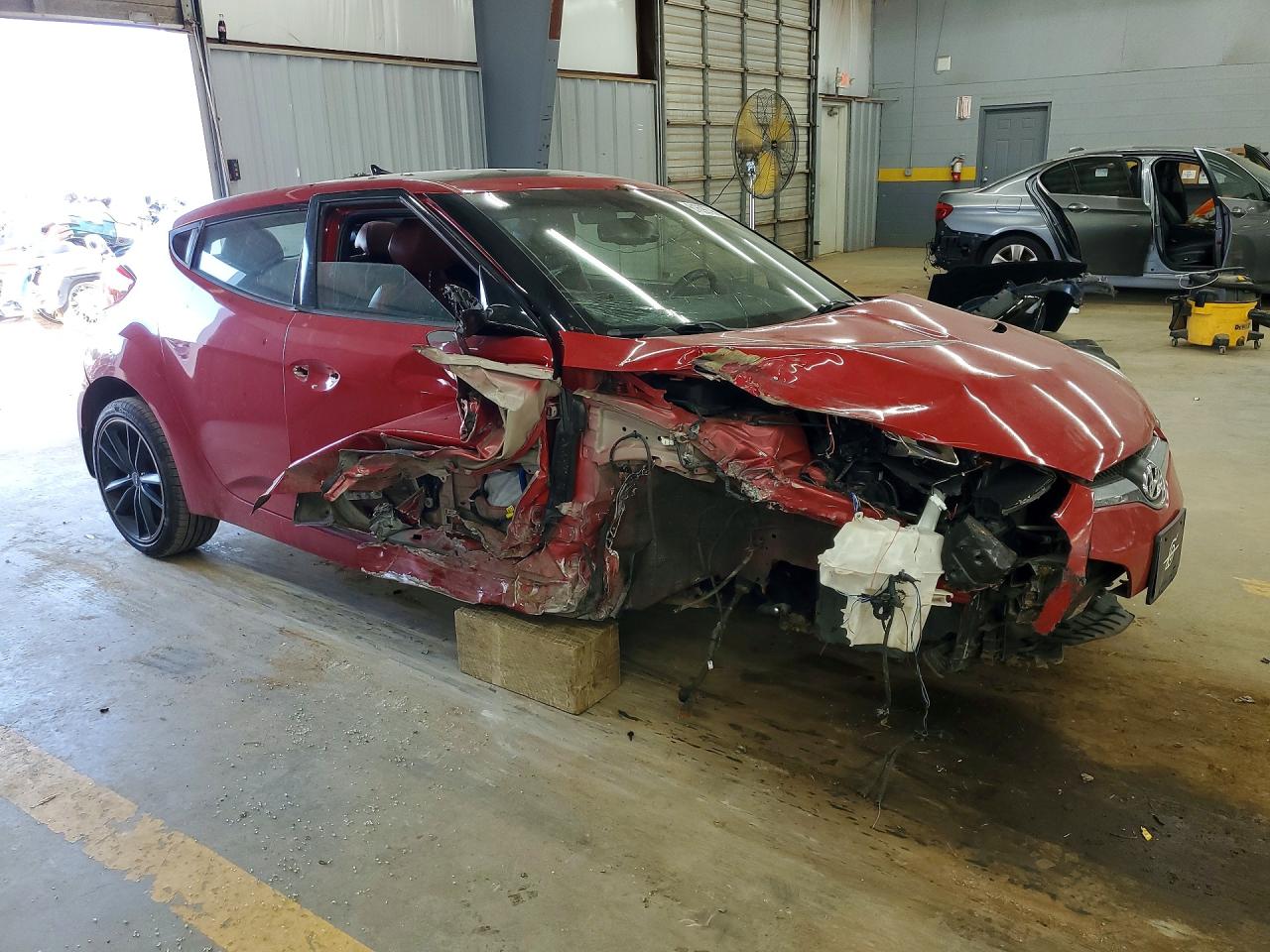 2013 Hyundai Veloster Base Red vin: KMHTC6AD7DU129744