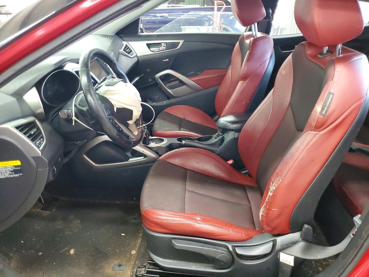 2013 Hyundai Veloster Base Red vin: KMHTC6AD7DU129744