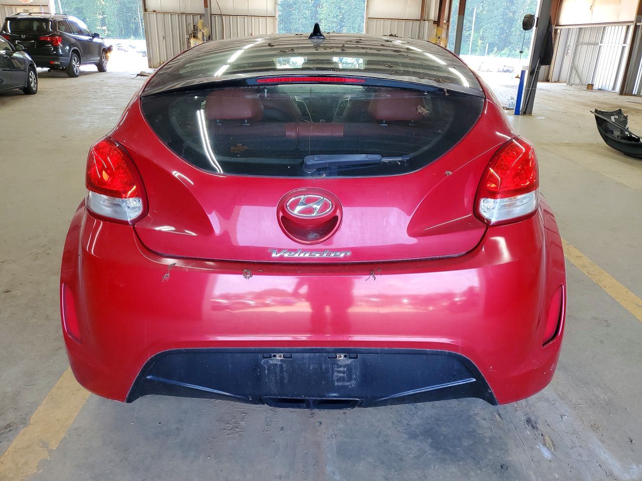 2013 Hyundai Veloster Base Red vin: KMHTC6AD7DU129744