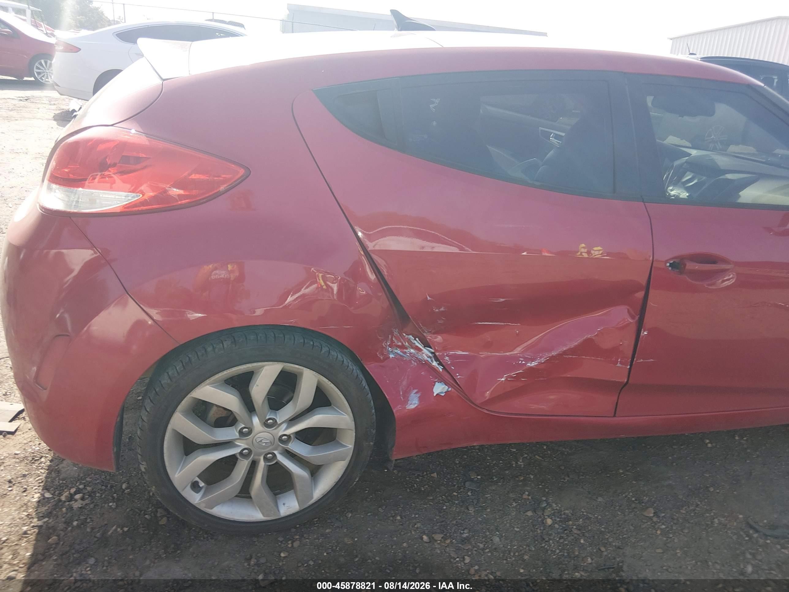 2013 Hyundai Veloster Base W/gray Red vin: KMHTC6AD7DU140307