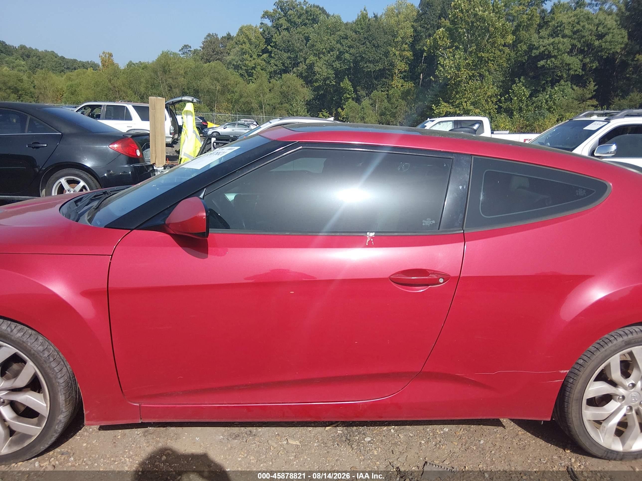 2013 Hyundai Veloster Base W/gray Red vin: KMHTC6AD7DU140307