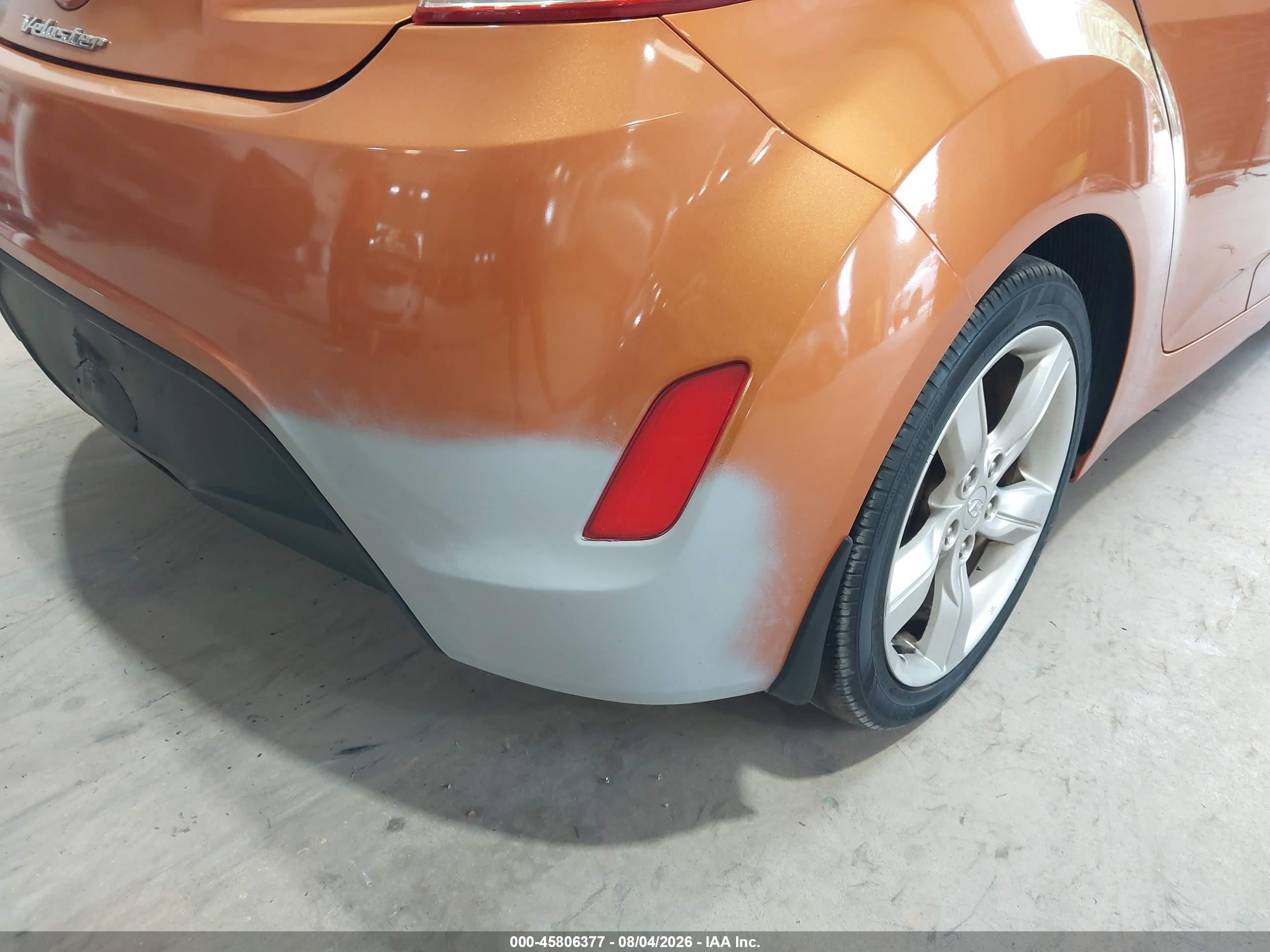 2013 Hyundai Veloster Base W/black Orange vin: KMHTC6AD7DU155437