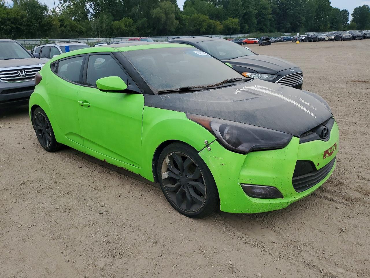 2013 Hyundai Veloster Base Green vin: KMHTC6AD7DU155910