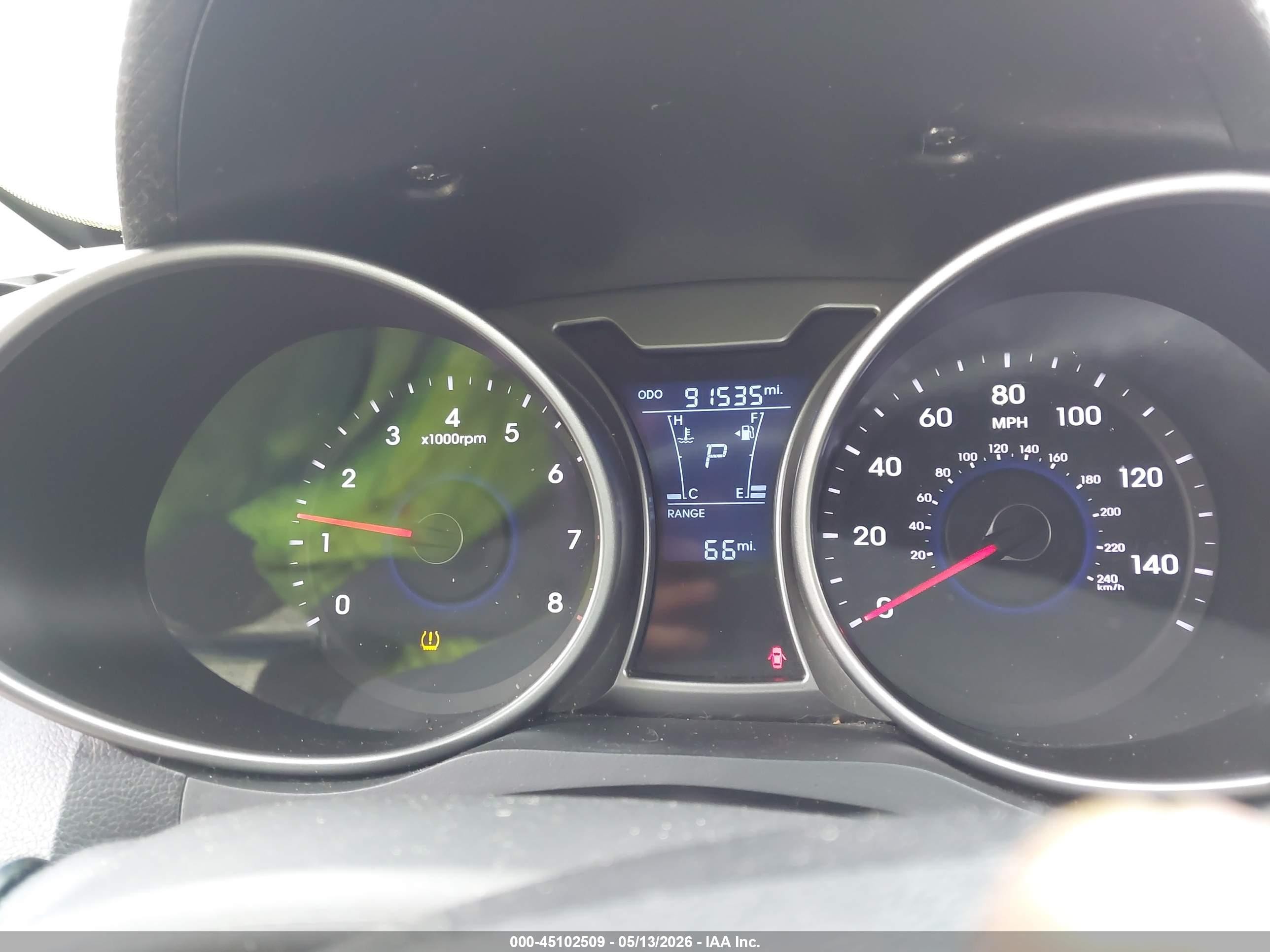 2013 Hyundai Veloster Base W/gray Красный vin: KMHTC6AD7DU175588