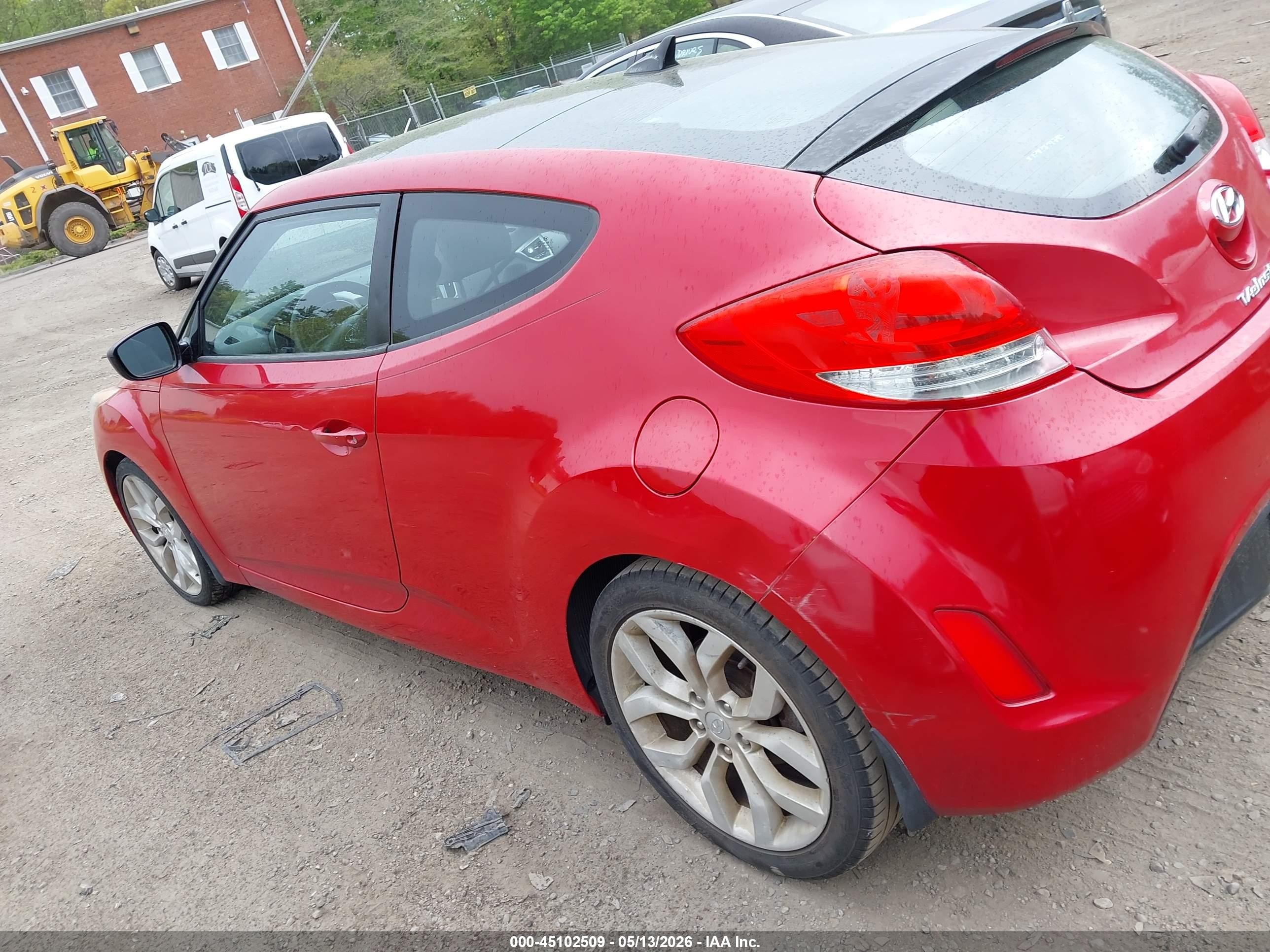 2013 Hyundai Veloster Base W/gray Красный vin: KMHTC6AD7DU175588