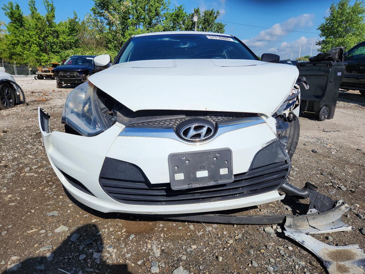 2014 Hyundai Veloster Base White vin: KMHTC6AD7EU183580