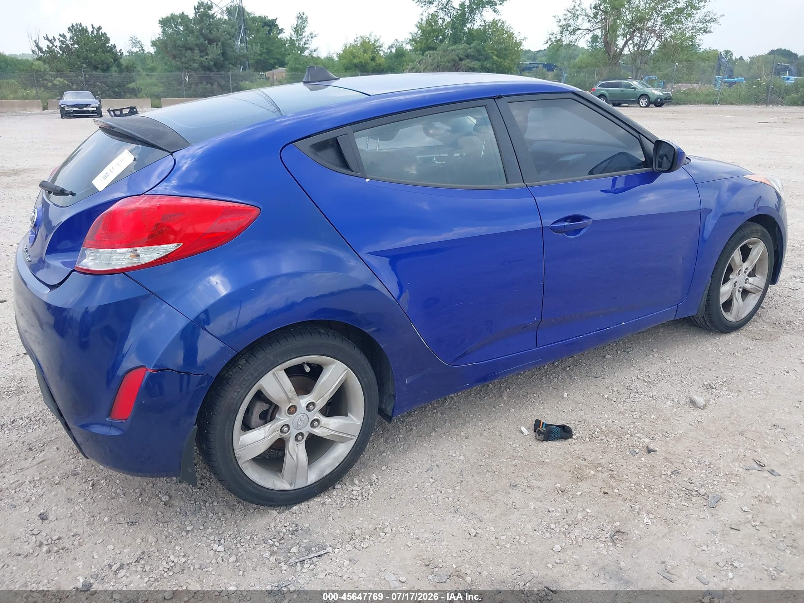 2015 Hyundai Veloster   Blue vin: KMHTC6AD7FU224615