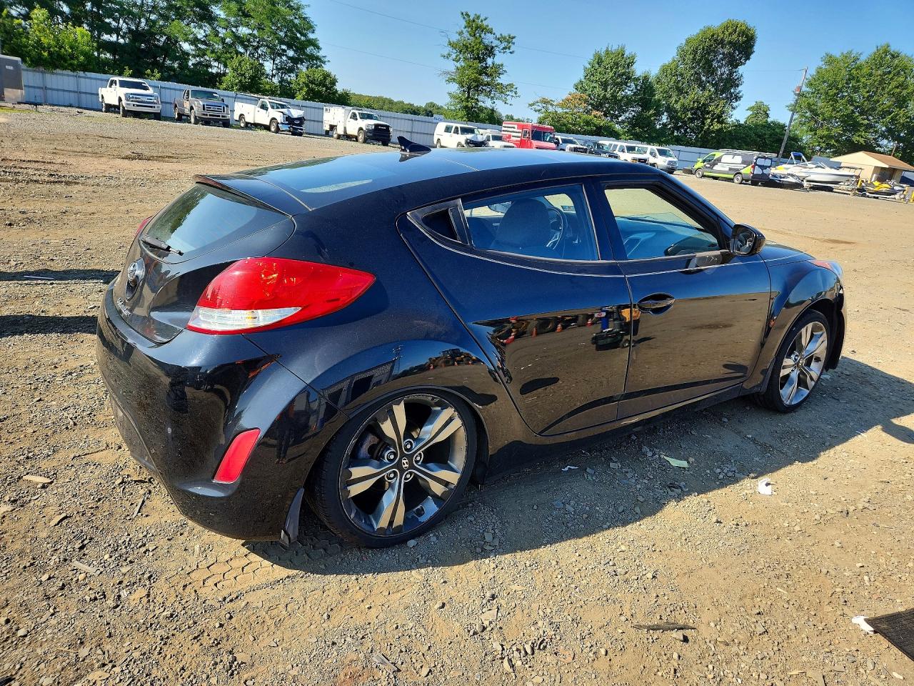 2015 Hyundai Veloster Base Black vin: KMHTC6AD7FU232293