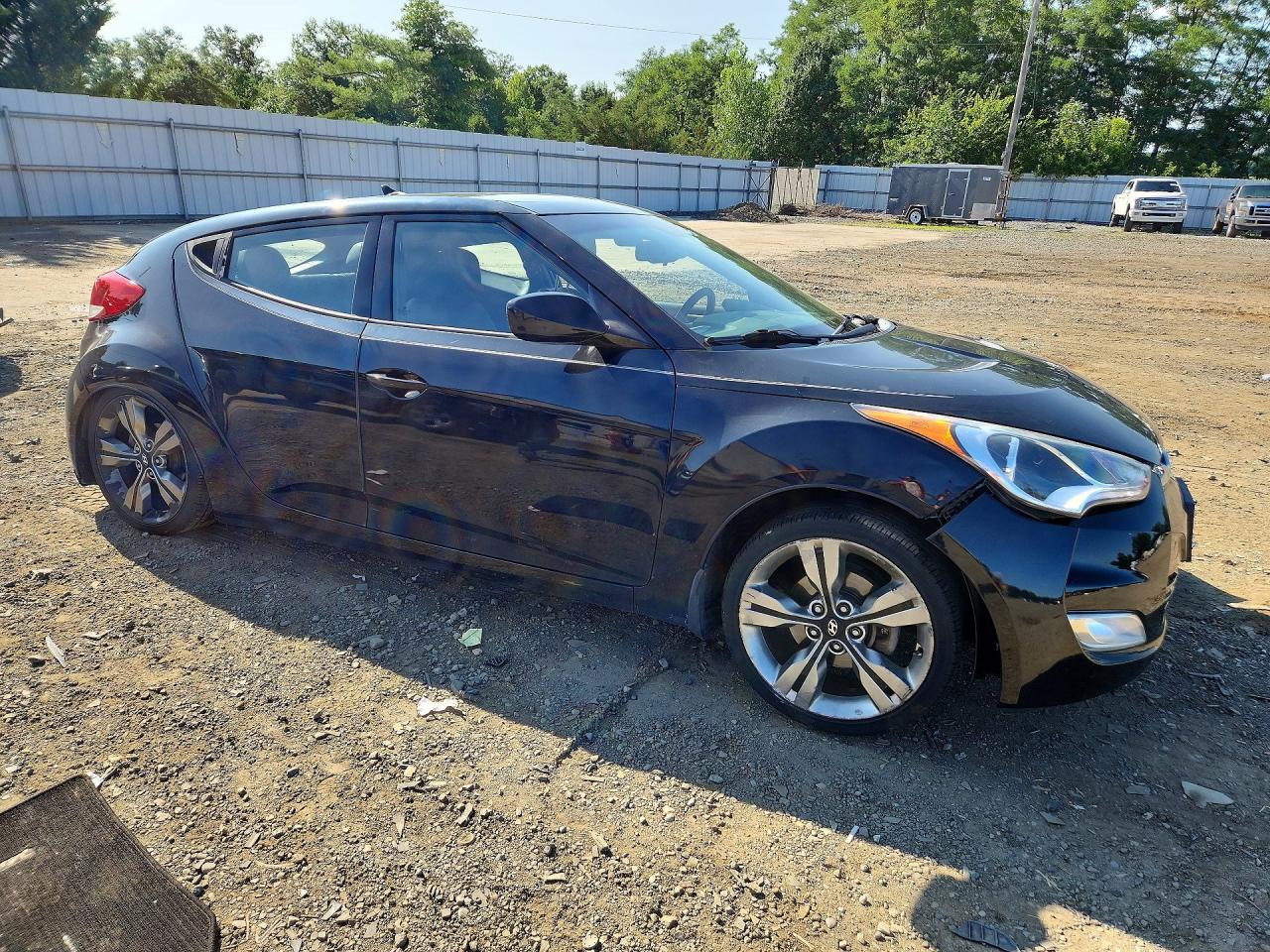 2015 Hyundai Veloster Base Black vin: KMHTC6AD7FU232293