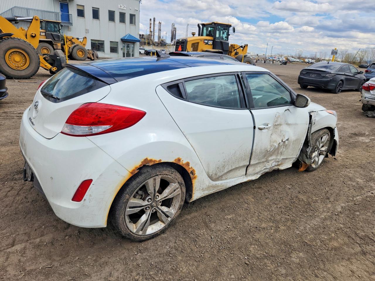 2015 Hyundai Veloster Base White vin: KMHTC6AD7FU241429