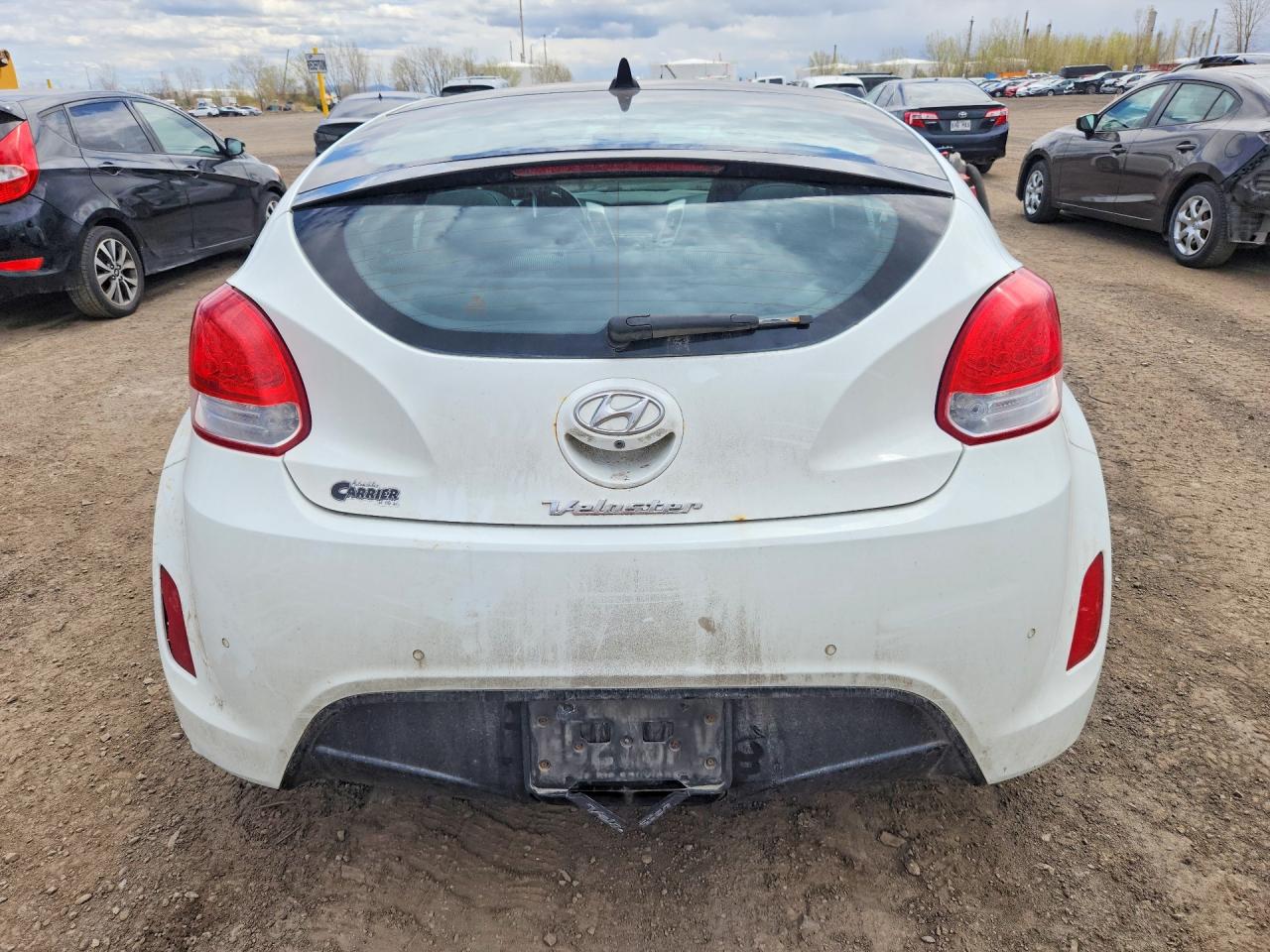 2015 Hyundai Veloster Base White vin: KMHTC6AD7FU241429