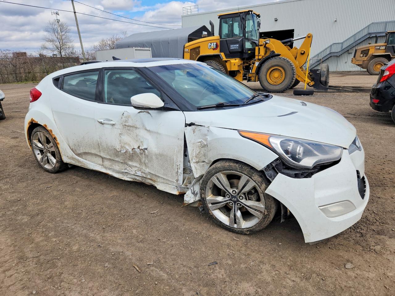 2015 Hyundai Veloster Base White vin: KMHTC6AD7FU241429