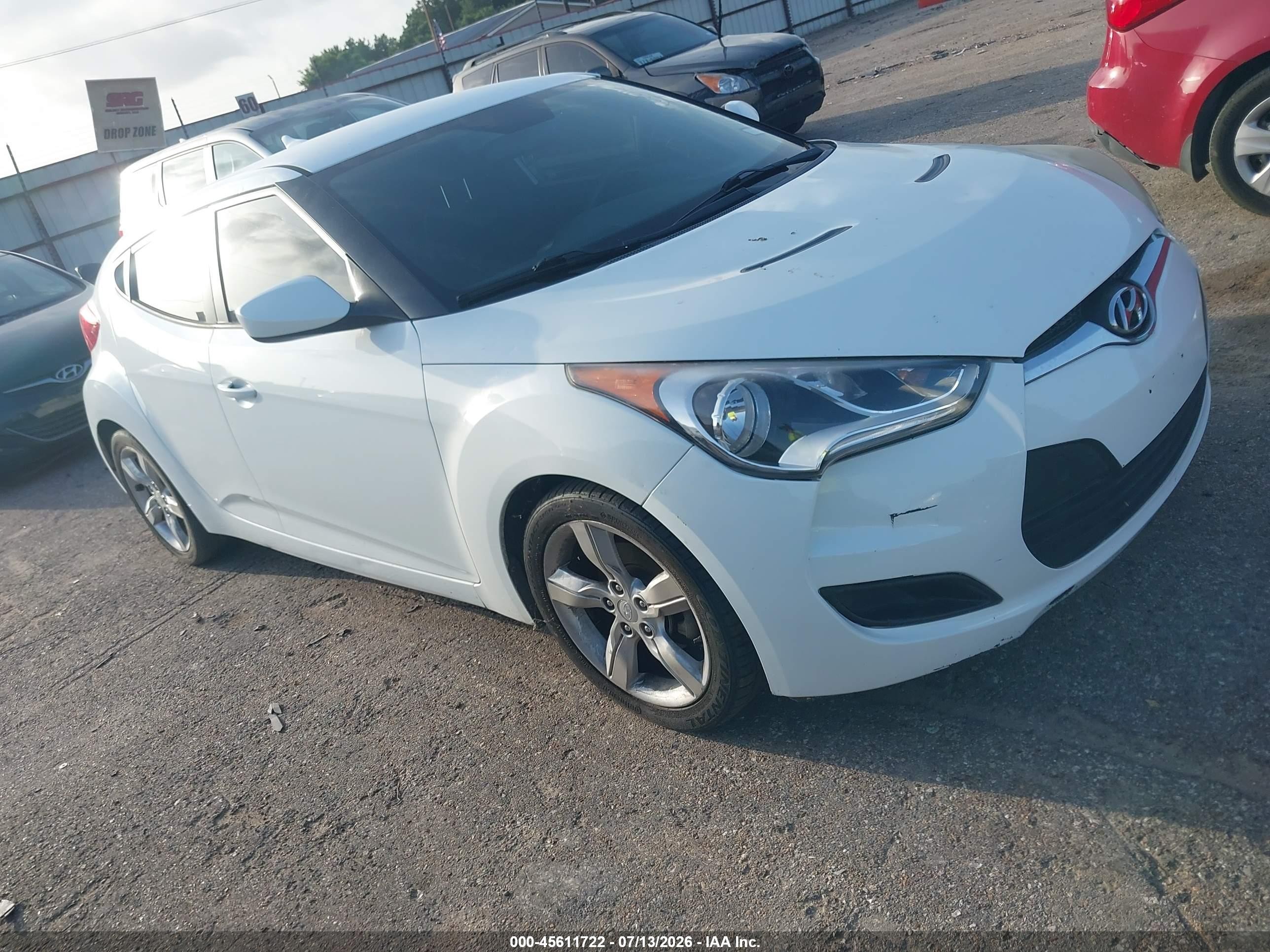 2015 Hyundai Veloster   White vin: KMHTC6AD7FU242886