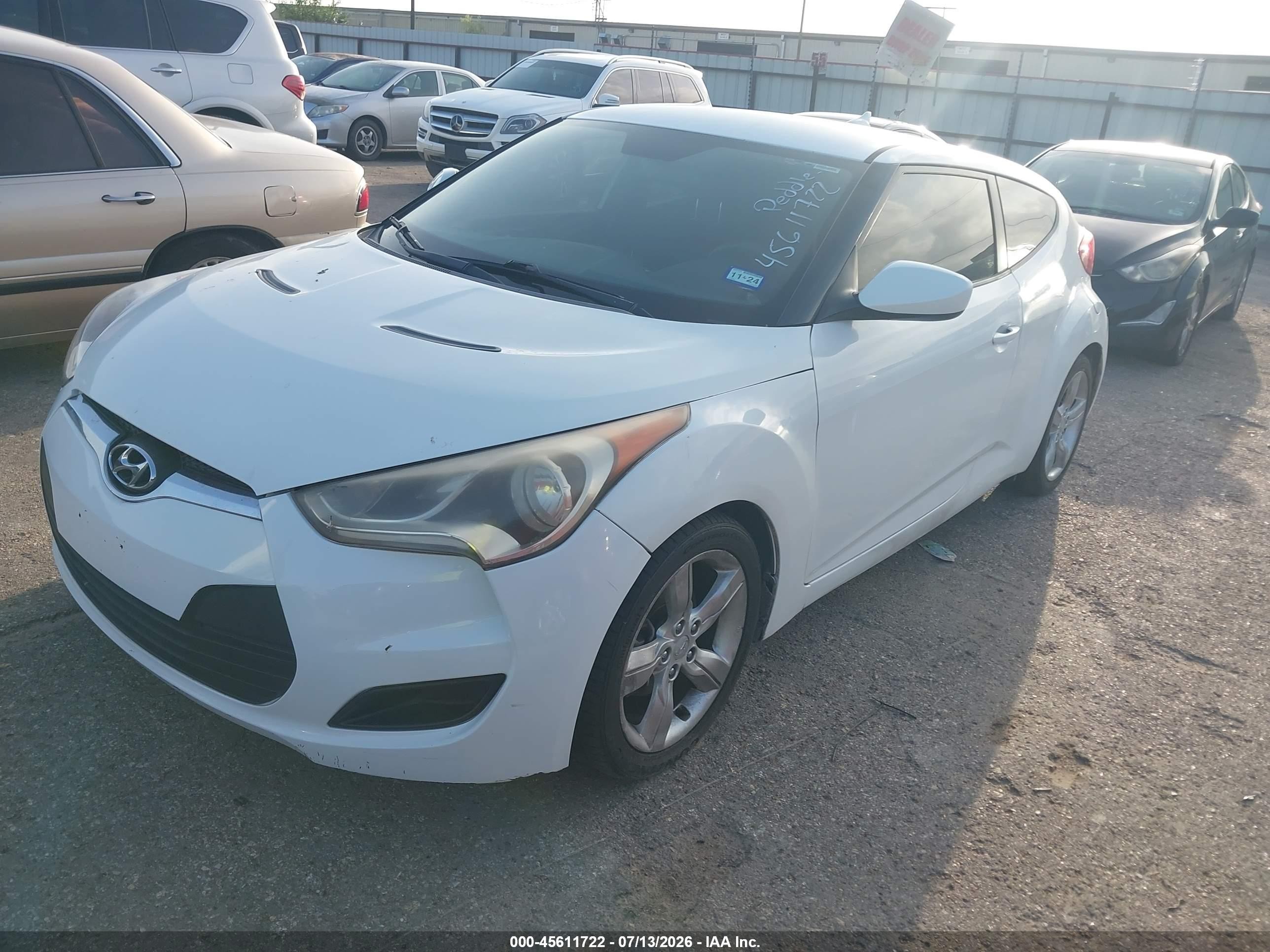 2015 Hyundai Veloster   Белый vin: KMHTC6AD7FU242886