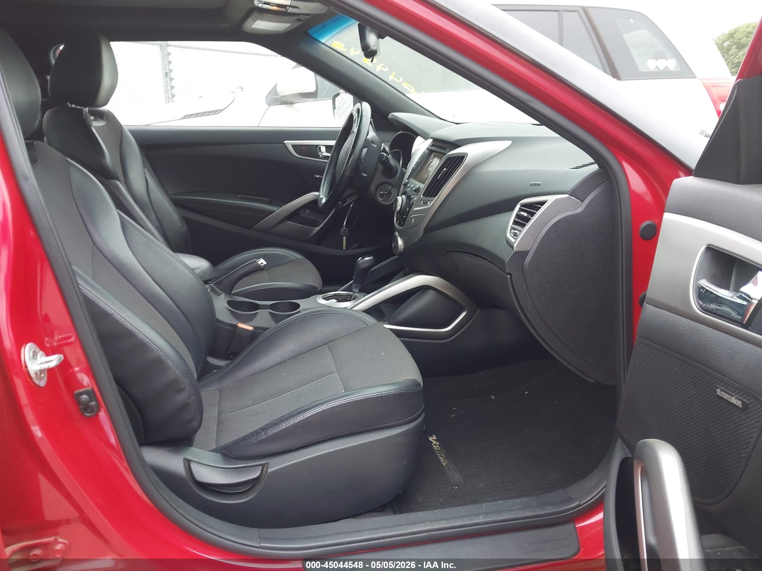 2016 Hyundai Veloster   Red vin: KMHTC6AD7GU286999