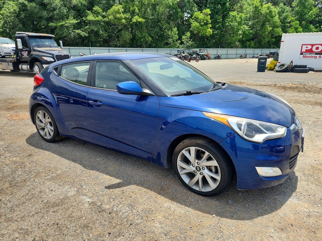 2017 Hyundai Veloster Base Blue vin: KMHTC6AD7HU306234
