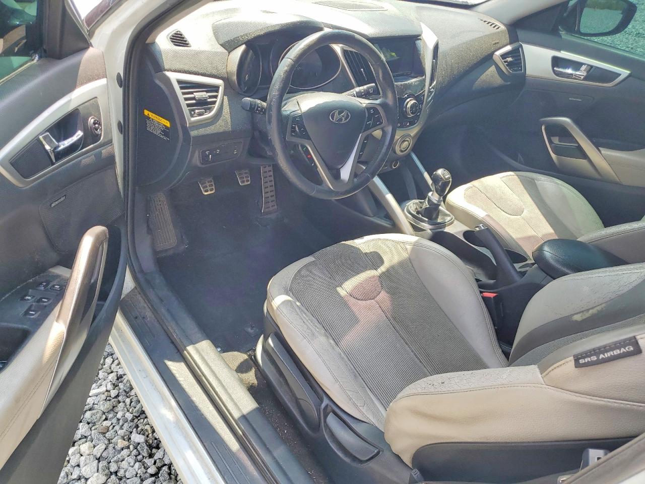 2012 Hyundai Veloster Base White vin: KMHTC6AD8CU058908