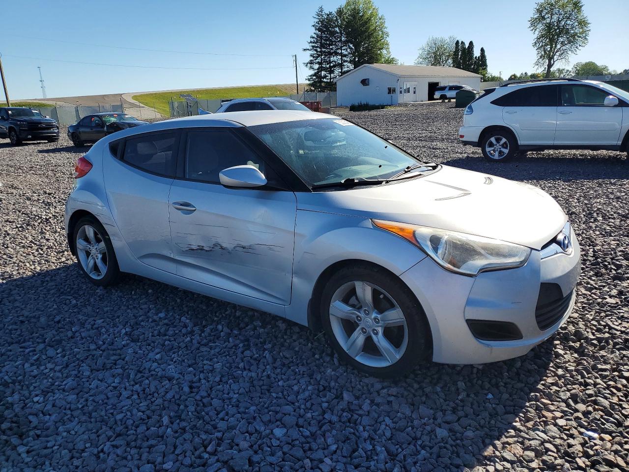 2012 Hyundai Veloster Base Silver vin: KMHTC6AD8CU065552