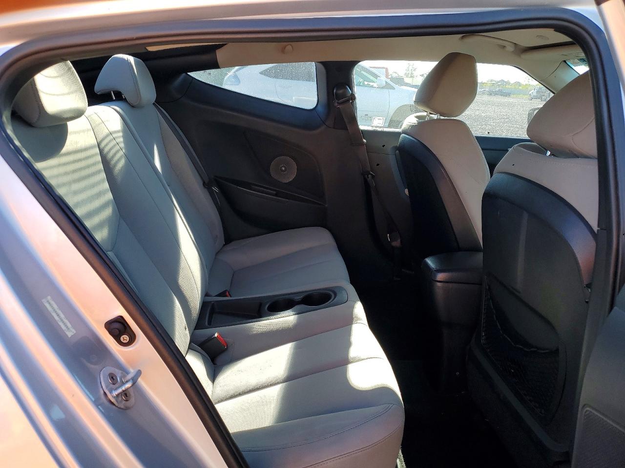 2012 Hyundai Veloster Base Silver vin: KMHTC6AD8CU065552