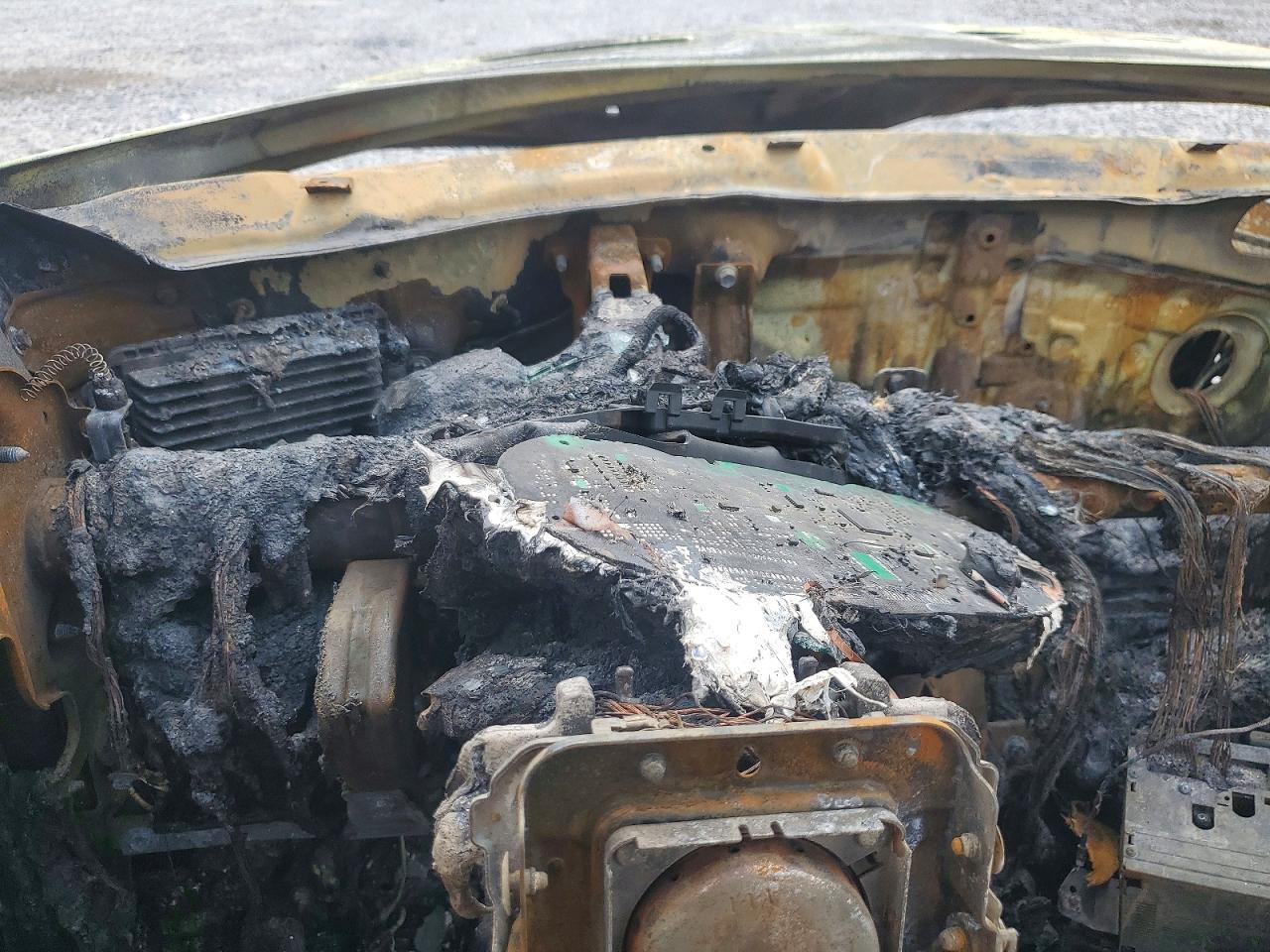 2012 Hyundai Veloster Base Burn vin: KMHTC6AD8CU081430