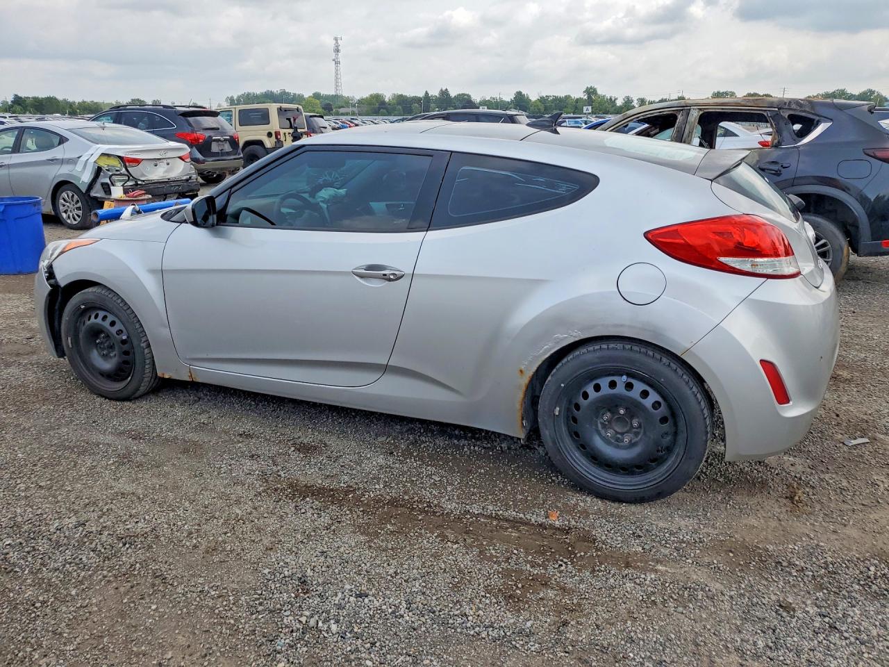2013 Hyundai Veloster Base Silver vin: KMHTC6AD8DU091134