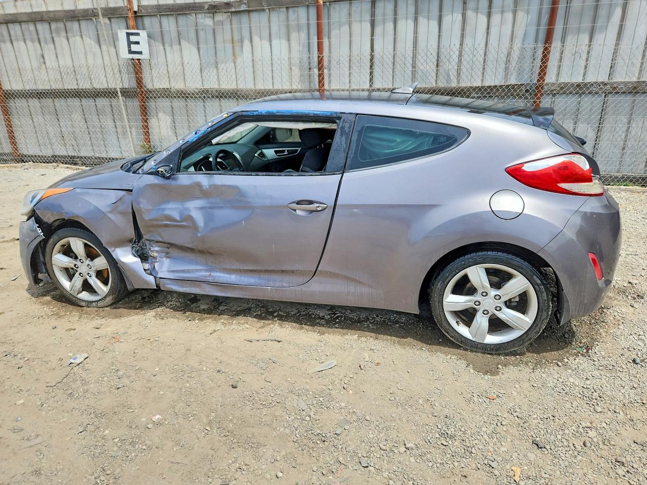 2013 Hyundai Veloster Base Gray vin: KMHTC6AD8DU095491