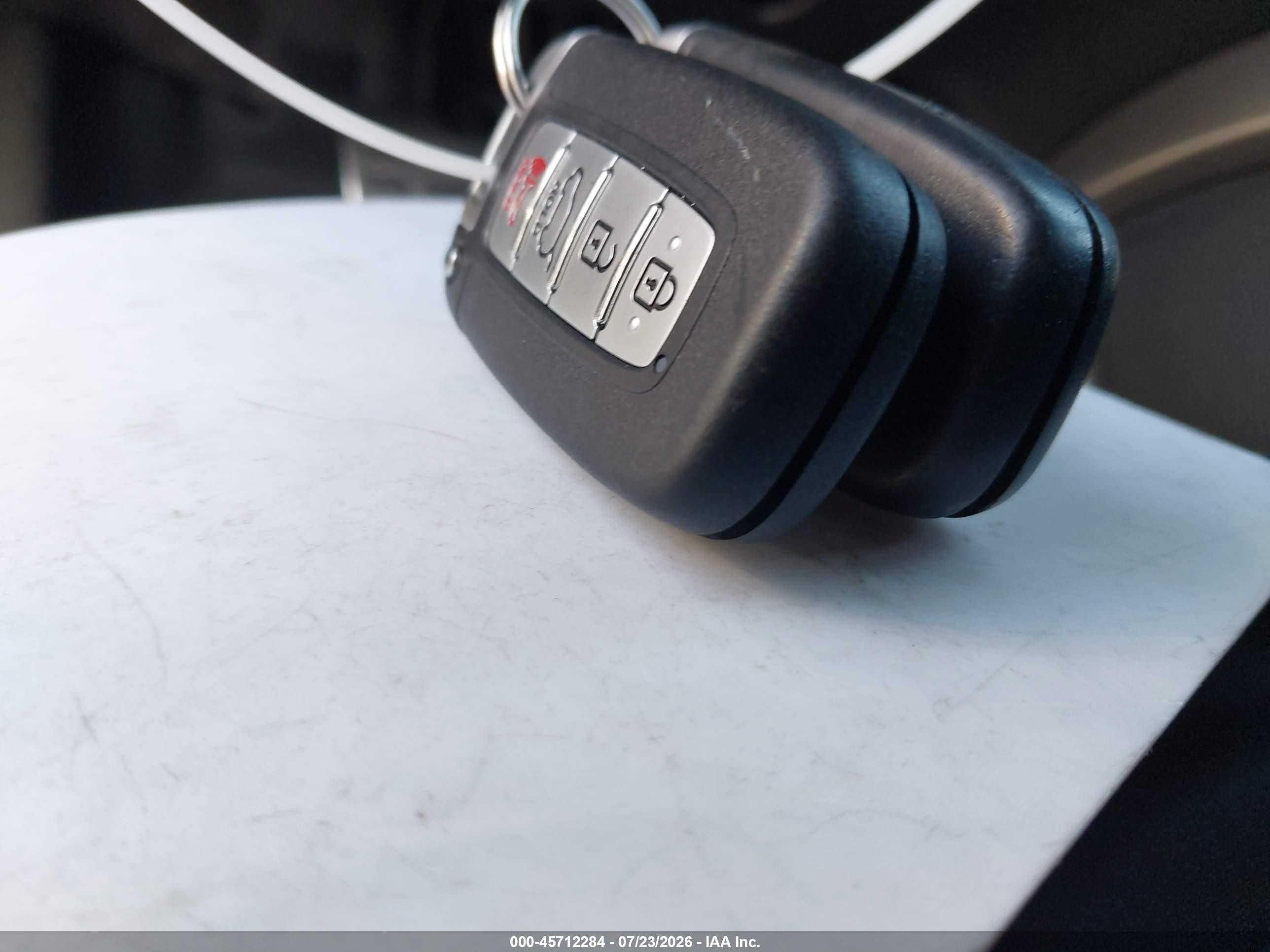 2013 Hyundai Veloster Base W/black Серебряный vin: KMHTC6AD8DU101595
