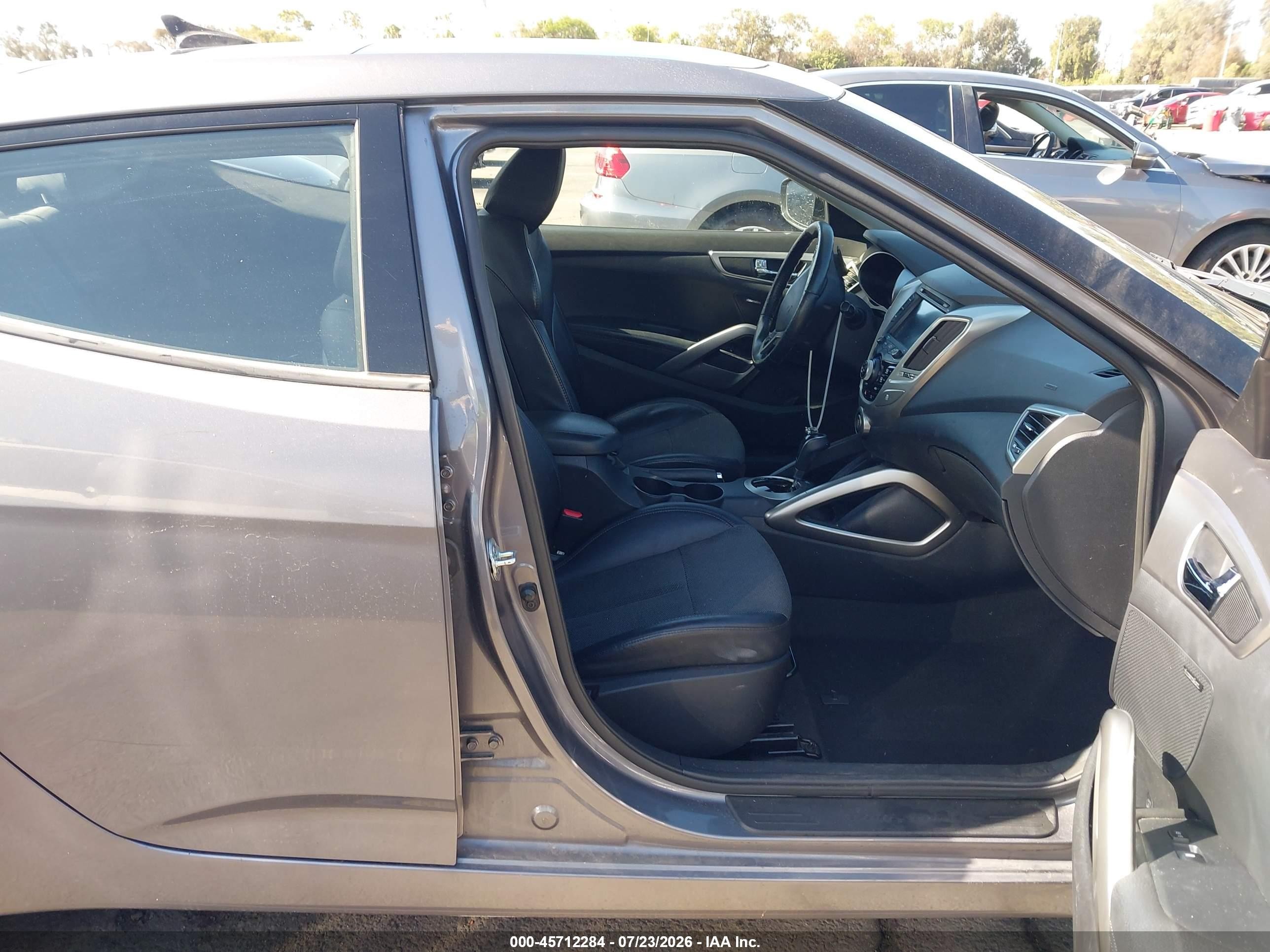 2013 Hyundai Veloster Base W/black Серебряный vin: KMHTC6AD8DU101595