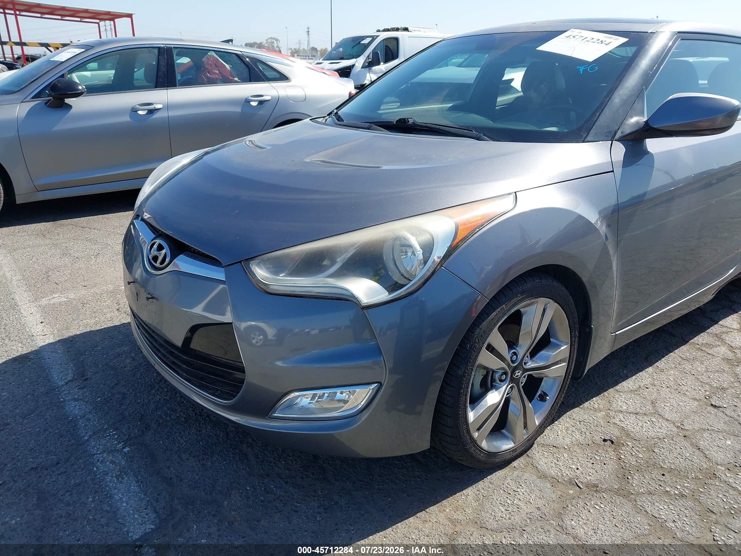 2013 Hyundai Veloster Base W/black Серебряный vin: KMHTC6AD8DU101595