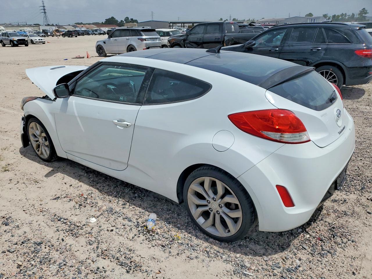 2013 Hyundai Veloster Base White vin: KMHTC6AD8DU140090