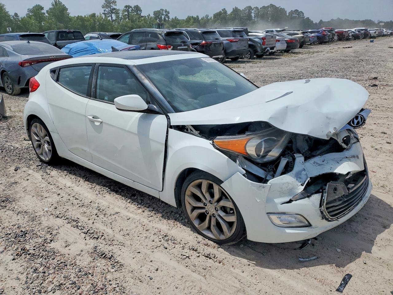 2013 Hyundai Veloster Base White vin: KMHTC6AD8DU140090