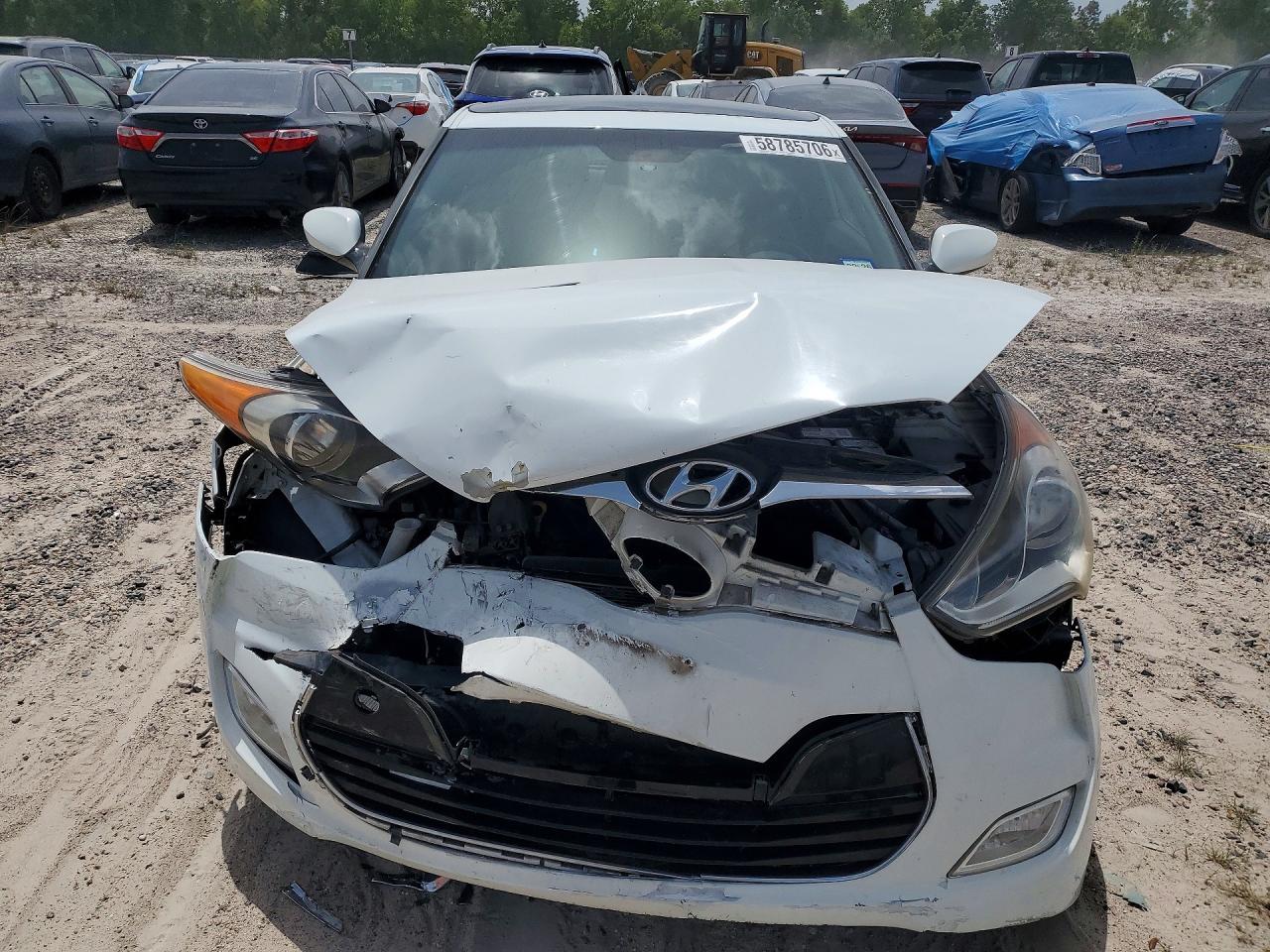 2013 Hyundai Veloster Base White vin: KMHTC6AD8DU140090